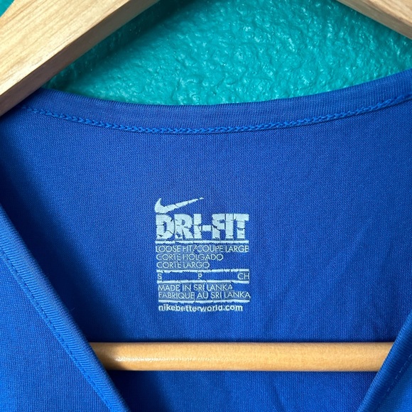 Nike size small dry fit tank top - Picture 2 of 3